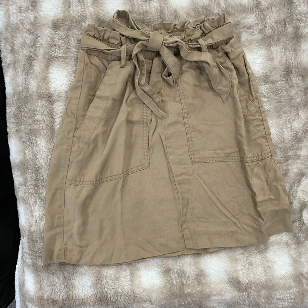 2/$10 H&M Tan Skirt with Pockets & Tie Waist